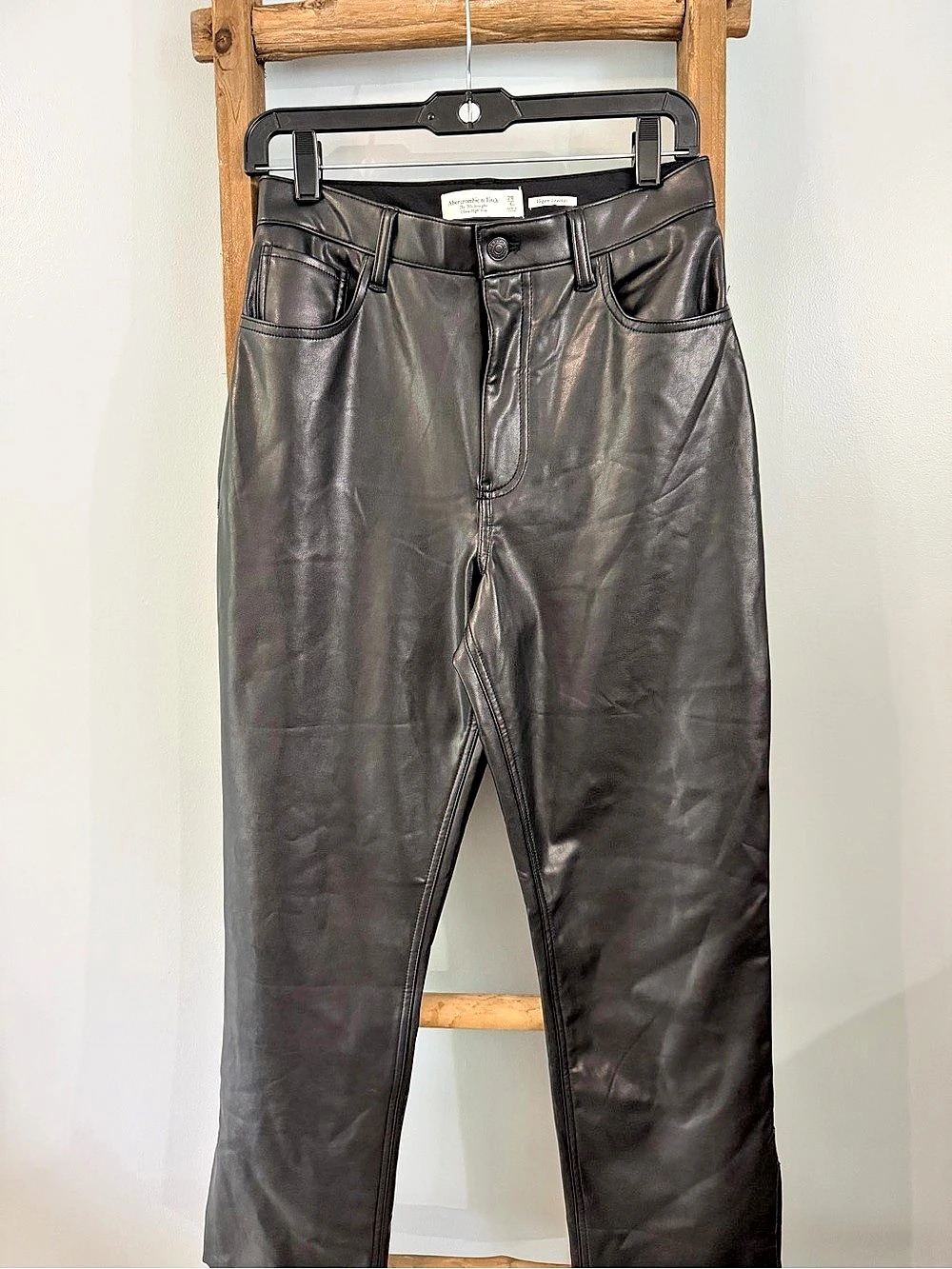 Abercrombie & Fitch Curve Love The '90s Straight Ultra High Rise Vegan Leather